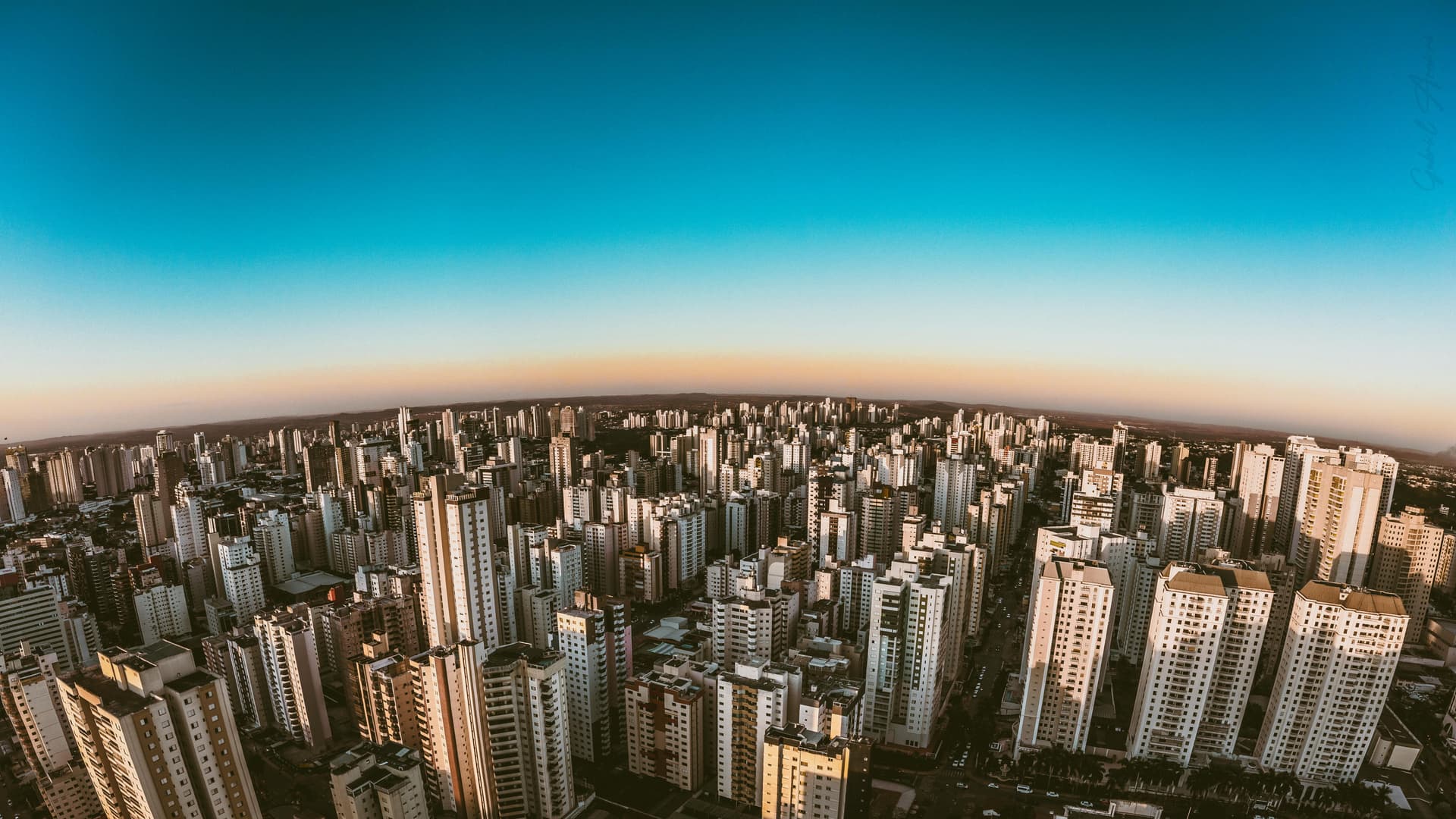 Guerra, capital e mercado imobiliário: como conflitos reorganizam o jogo (e por que isso importa para você)